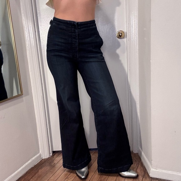 MOTHER Dark Wide-Leg Jeans “The Cinch Roller Sneak” Hustler Jeans